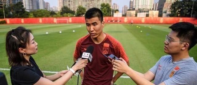 李铁做出争议决定,决战越南不变阵容,名记表达担忧,三人受重用