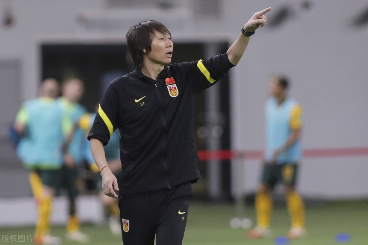 国足为赢越南拼了!组75人豪华团队+花2百万练兵,开销超4百万