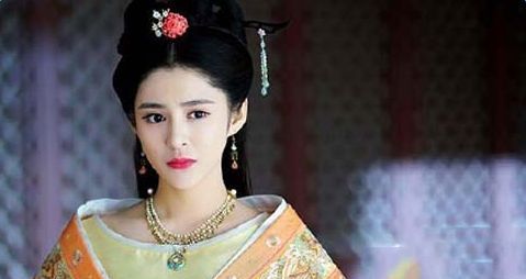 越南太后嫁了大臣,废黜儿子皇帝,让后夫当皇帝,她又成了皇后