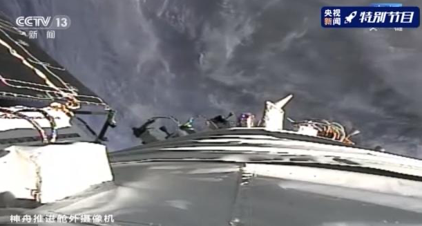 “出差三人组”到家了!为何他们也要隔离?休闲区蓝鸢梦想 - Www.slyday.coM “出差三人组”到家了!为何他们也要隔离?休闲区蓝鸢梦想 - Www.slyday.coM