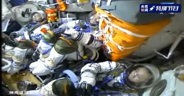 太空出差三人组回家了!神舟十二号返回舱舱门打开 三名航天员状态良好休闲区蓝鸢梦想 - Www.slyday.coM 太空出差三人组回家了!神舟十二号返回舱舱门打开 三名航天员状态良好休闲区蓝鸢梦想 - Www.slyday.coM