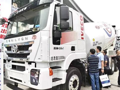 上汽红岩携多款国六专用车型亮相第十七届梁山专用车展