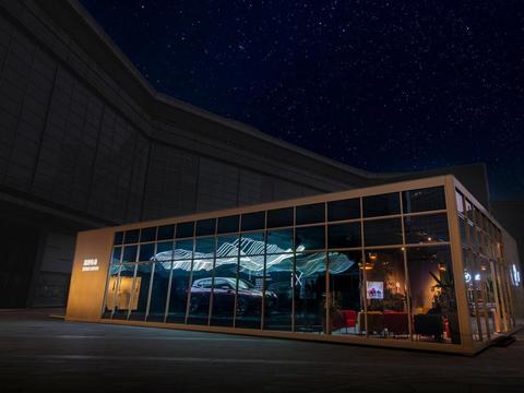 BMW iX、BMW i4双雄出击， 宝马电动化转型进阶