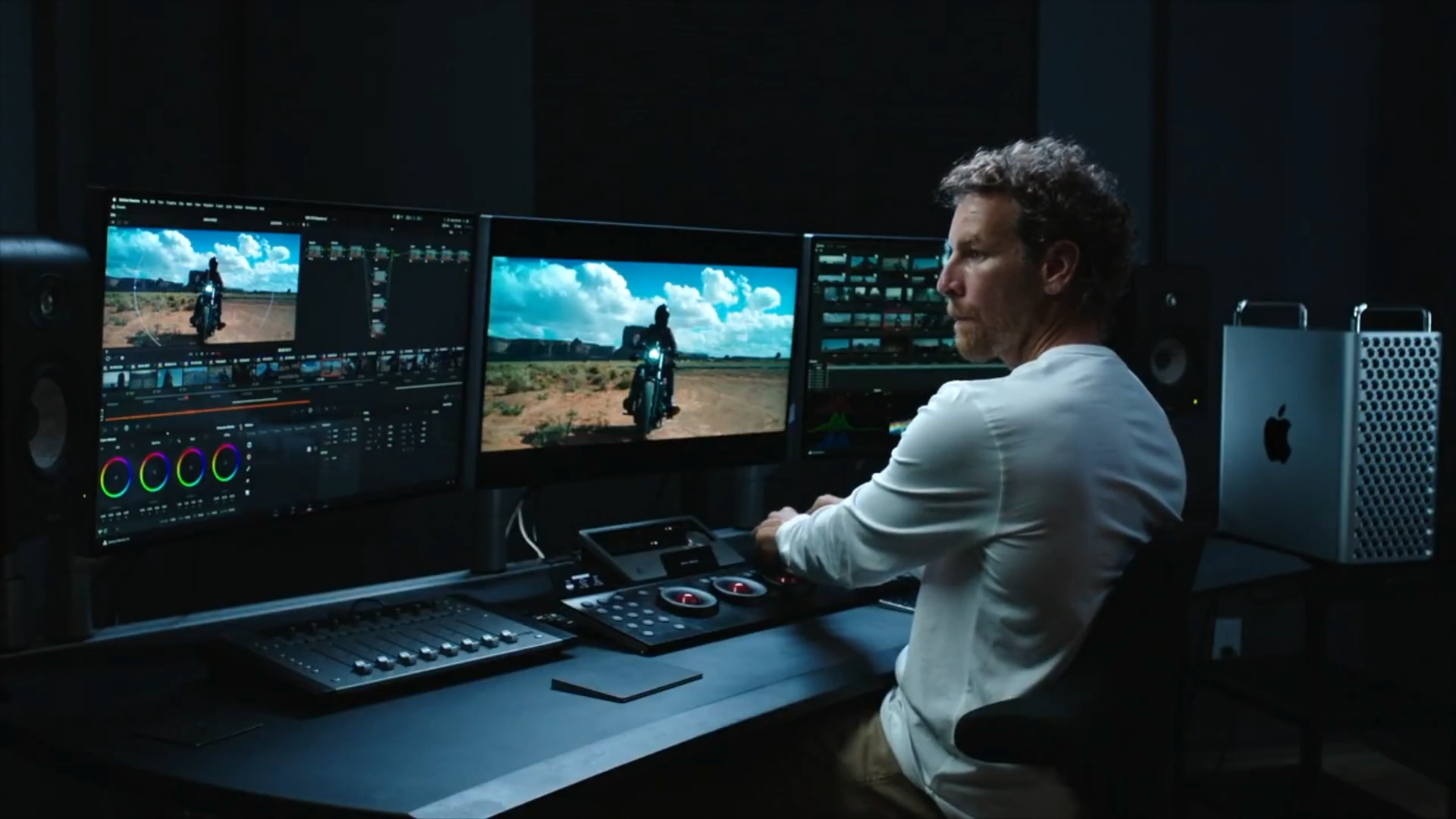 iPhone13能拍电影?别被误导了,最贵的手机不一定适合你休闲区蓝鸢梦想 - Www.slyday.coM iPhone13能拍电影?别被误导了,最贵的手机不一定适合你休闲区蓝鸢梦想 - Www.slyday.coM