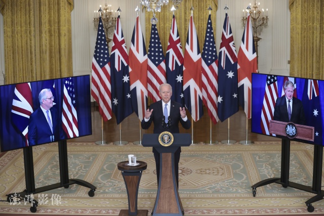 当地时间9月15日，美国总统拜登与英国首相约翰逊及澳大利亚总理莫里森举行视频会议，三方宣布达成历史性的防卫协议。图自澎湃影像