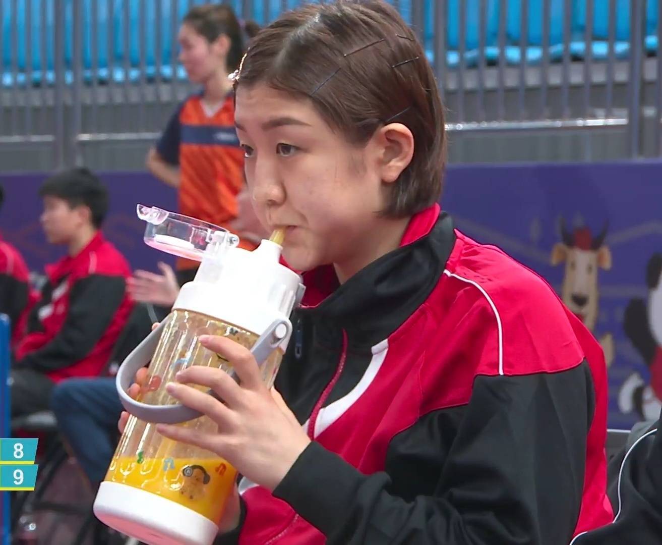 吨吨吨…陈梦的水杯也太大了吧!休闲区蓝鸢梦想 - Www.slyday.coM 吨吨吨…陈梦的水杯也太大了吧!休闲区蓝鸢梦想 - Www.slyday.coM