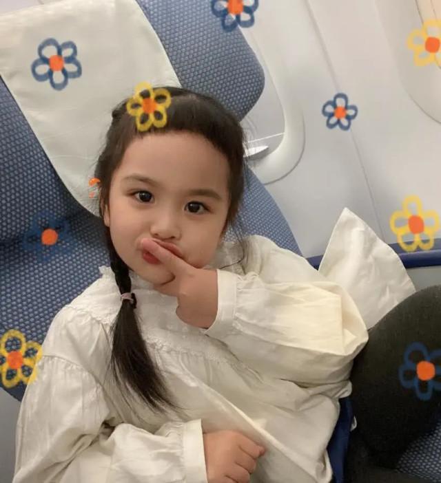 “包贝尔女儿”整容式长大，完美继承奶奶<a href=