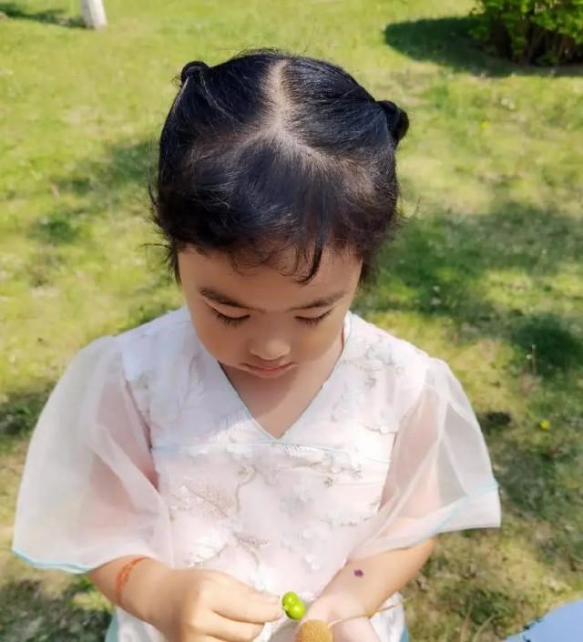 “包贝尔女儿”整容式长大，完美继承奶奶<a href=