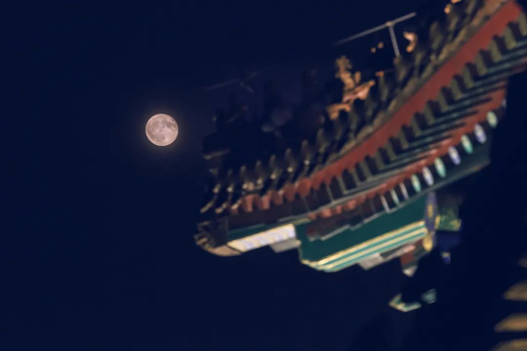 北海公园五龙亭,中秋赏月 图片来源:视觉中国