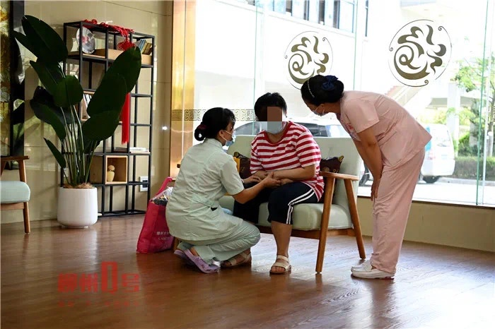 残疾女儿走失,贵港母亲苦寻12年,柳州“妈妈”用爱养大送她回家!休闲区蓝鸢梦想 - Www.slyday.coM 残疾女儿走失,贵港母亲苦寻12年,柳州“妈妈”用爱养大送她回家!休闲区蓝鸢梦想 - Www.slyday.coM