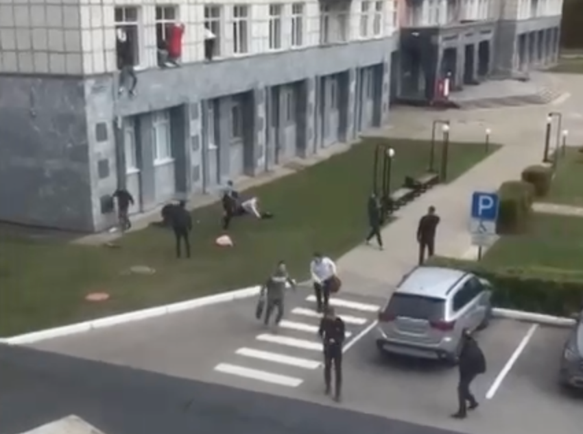 突发枪击案!已致8死24伤!休闲区蓝鸢梦想 - Www.slyday.coM 突发枪击案!已致8死24伤!休闲区蓝鸢梦想 - Www.slyday.coM