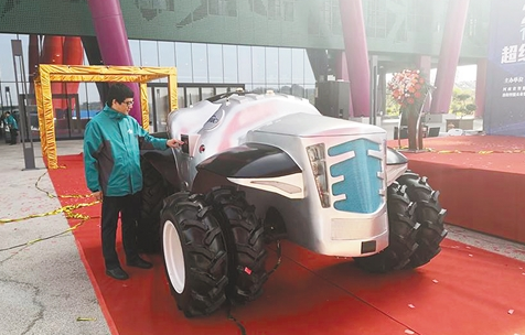 中国无人驾驶拖拉机，又火了！充电6小时耕地50亩，让<a href=
