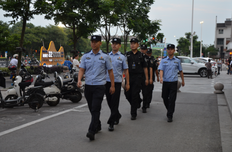 深夜十一点,爷爷默默在村口等待回家团圆的孙女……有些人,越是这时越想你们!休闲区蓝鸢梦想 - Www.slyday.coM 深夜十一点,爷爷默默在村口等待回家团圆的孙女……有些人,越是这时越想你们!休闲区蓝鸢梦想 - Www.slyday.coM