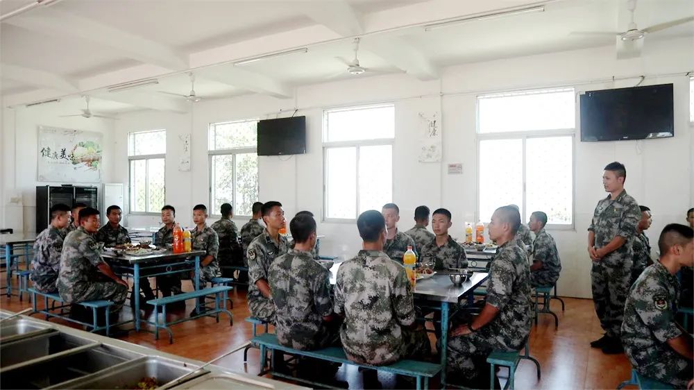 深夜十一点,爷爷默默在村口等待回家团圆的孙女……有些人,越是这时越想你们!休闲区蓝鸢梦想 - Www.slyday.coM 深夜十一点,爷爷默默在村口等待回家团圆的孙女……有些人,越是这时越想你们!休闲区蓝鸢梦想 - Www.slyday.coM