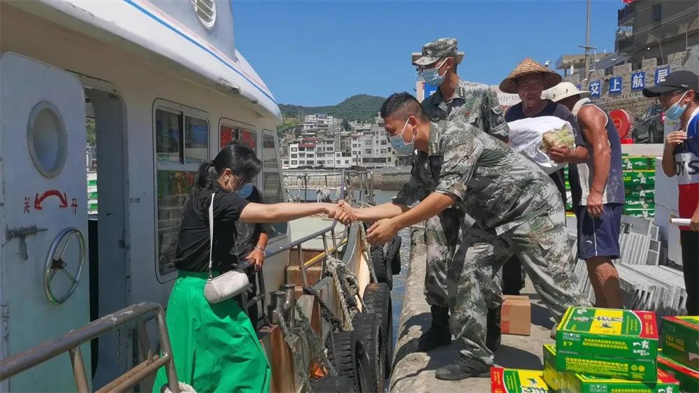 深夜十一点,爷爷默默在村口等待回家团圆的孙女……有些人,越是这时越想你们!休闲区蓝鸢梦想 - Www.slyday.coM 深夜十一点,爷爷默默在村口等待回家团圆的孙女……有些人,越是这时越想你们!休闲区蓝鸢梦想 - Www.slyday.coM
