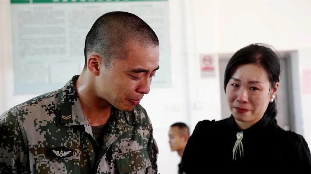 深夜十一点,爷爷默默在村口等待回家团圆的孙女……有些人,越是这时越想你们!休闲区蓝鸢梦想 - Www.slyday.coM 深夜十一点,爷爷默默在村口等待回家团圆的孙女……有些人,越是这时越想你们!休闲区蓝鸢梦想 - Www.slyday.coM