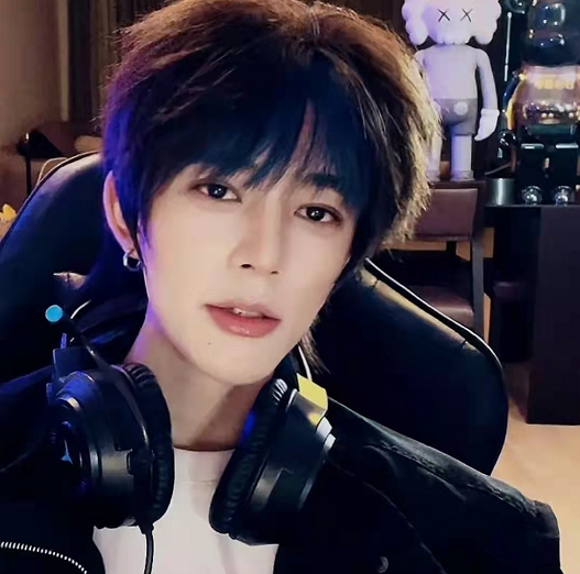 网红掉滤镜瞬间：浓颜帅哥变大叔，迅猛龙判若两人，有人掉粉20万