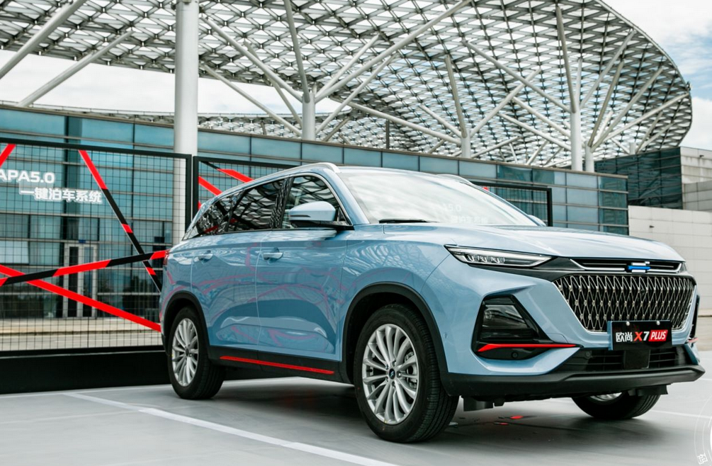 试驾长安欧尚x7 plus,颜值高,动力强-新浪汽车