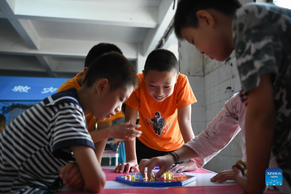 Children play Chinese checkers at a temporary resettlement site in Fuji Township of Luxian County, southwest China's Sichuan Province, Sept. 21, 2021. Residents from Sichuan Province who were affected by an earthquake that struck on Sept. 16 began returning home on Monday morning, as the local work priority has been shifted from emergency rescue to post-quake reconstruction. A 6.0-magnitude earthquake jolted Luxian County in the city of Luzhou at 4:33 a.m. on Sept. 16, leaving three people dead and 146 injured. (Xinhua/Xu Bingjie)