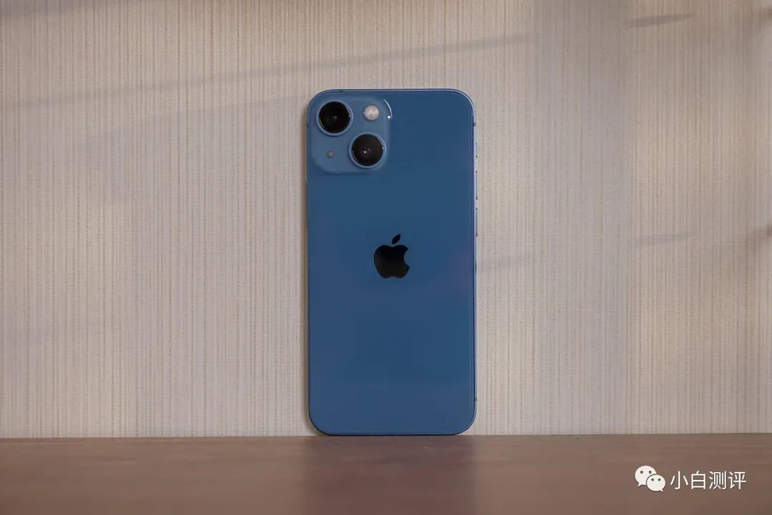 苹果13mini颜色及图片,苹果12mini颜色及图片 上手iphone13mini蓝色真机实拍附对比iphone12上代蓝色