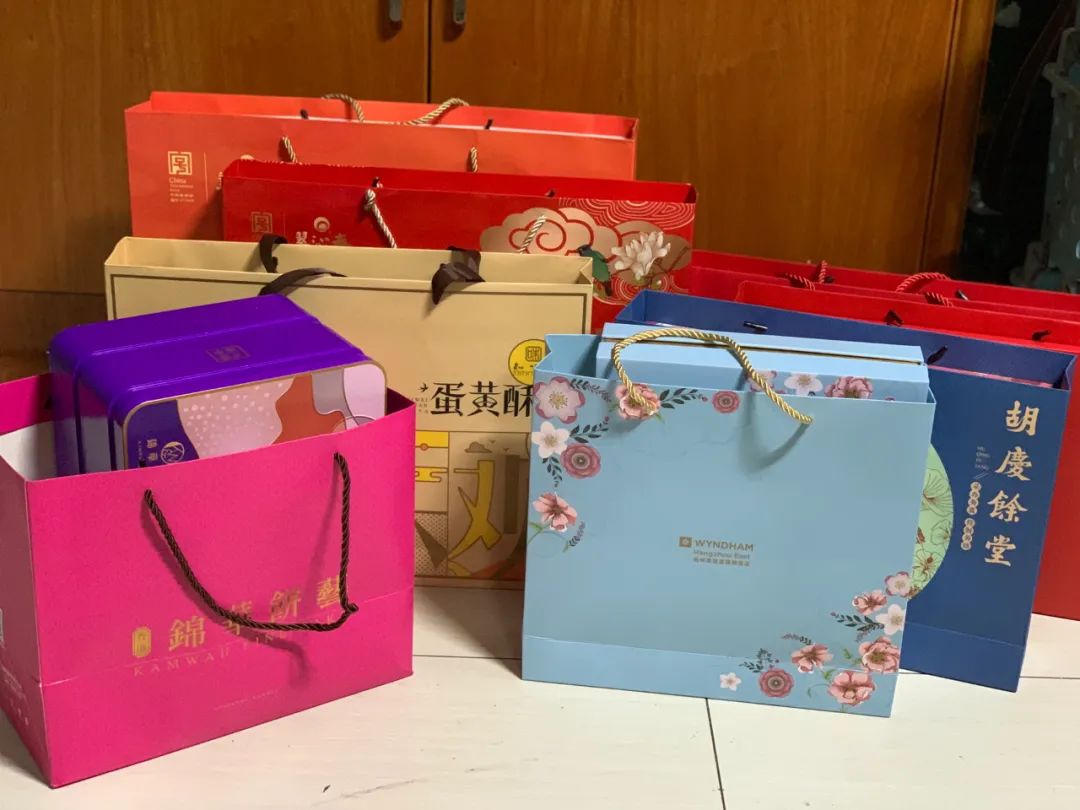 中秋节你家收到多少月饼?萧山网友:每年都没人吃,去年的还有好几箱堆在杂物间休闲区蓝鸢梦想 - Www.slyday.coM 中秋节你家收到多少月饼?萧山网友:每年都没人吃,去年的还有好几箱堆在杂物间休闲区蓝鸢梦想 - Www.slyday.coM