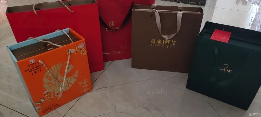 中秋节你家收到多少月饼?萧山网友:每年都没人吃,去年的还有好几箱堆在杂物间休闲区蓝鸢梦想 - Www.slyday.coM 中秋节你家收到多少月饼?萧山网友:每年都没人吃,去年的还有好几箱堆在杂物间休闲区蓝鸢梦想 - Www.slyday.coM