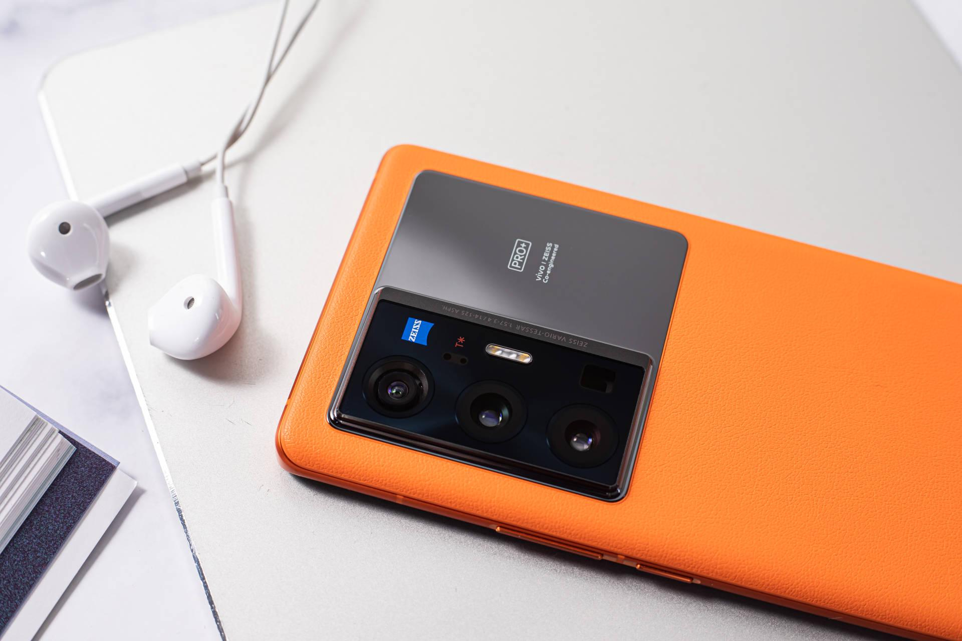 蓝厂X70 Pro+打破手机圈怪象,越是高端的手机越不需要新奇的设计休闲区蓝鸢梦想 - Www.slyday.coM 蓝厂X70 Pro+打破手机圈怪象,越是高端的手机越不需要新奇的设计休闲区蓝鸢梦想 - Www.slyday.coM