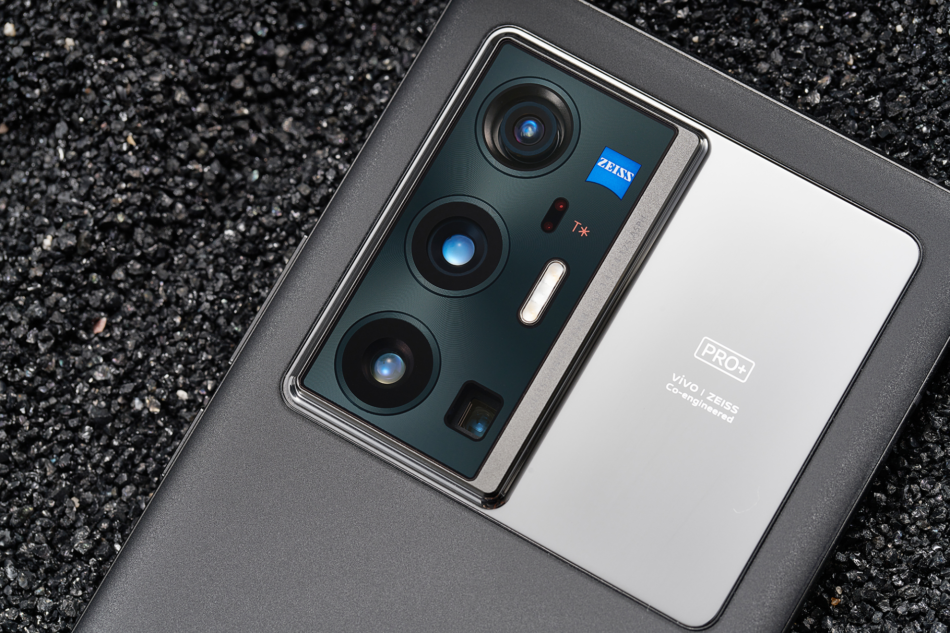 蓝厂X70 Pro+打破手机圈怪象,越是高端的手机越不需要新奇的设计休闲区蓝鸢梦想 - Www.slyday.coM 蓝厂X70 Pro+打破手机圈怪象,越是高端的手机越不需要新奇的设计休闲区蓝鸢梦想 - Www.slyday.coM