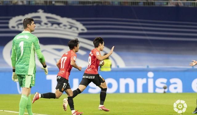 6-1!皇马4连胜登顶,7亿王储戴帽,本泽马独造4球,<a href=