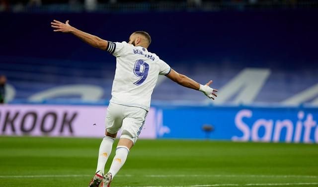 6-1!皇马4连胜登顶,7亿王储戴帽,本泽马独造4球,<a href=