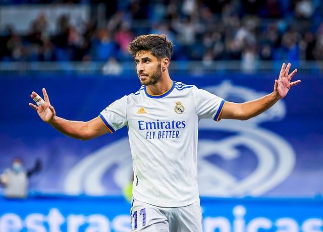 6-1!皇马4连胜登顶,7亿王储戴帽,本泽马独造4球,<a href=