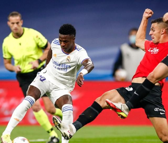 6-1!皇马4连胜登顶,7亿王储戴帽,本泽马独造4球,<a href=