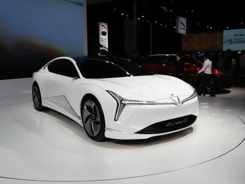 哪吒新车比超跑都炫酷！续航1100Km，4S破百，特斯拉都要一边站