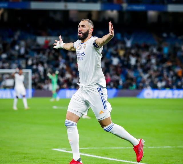 6-1!皇马4连胜登顶,7亿王储戴帽,本泽马独造4球,<a href=