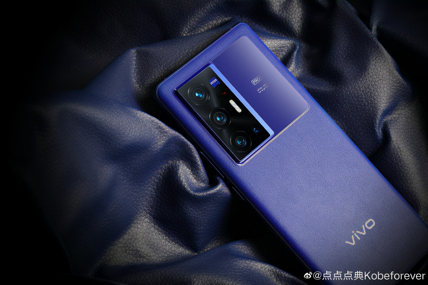 蓝厂X70 Pro+打破手机圈怪象,越是高端的手机越不需要新奇的设计休闲区蓝鸢梦想 - Www.slyday.coM 蓝厂X70 Pro+打破手机圈怪象,越是高端的手机越不需要新奇的设计休闲区蓝鸢梦想 - Www.slyday.coM