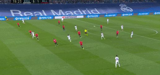 6-1!皇马4连胜登顶,7亿王储戴帽,本泽马独造4球,<a href=