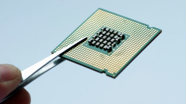 国产汽车芯片贴进口标？性能不差 价格还便宜75％