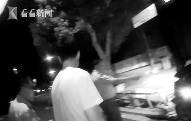 视频|男子深夜醉驾上路 撞上派出所门口护栏瞬间被抓休闲区蓝鸢梦想 - Www.slyday.coM 视频|男子深夜醉驾上路 撞上派出所门口护栏瞬间被抓休闲区蓝鸢梦想 - Www.slyday.coM