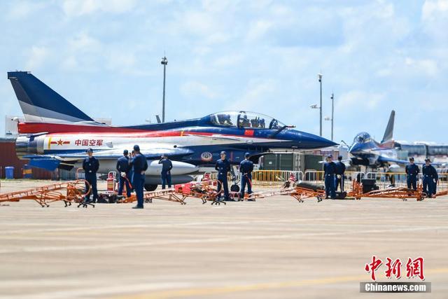 9月22日,广东省珠海市,中国空军"八一"飞行表演队7架战机飞抵珠海国际