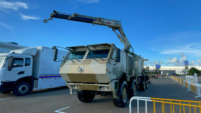 珠海航展陕汽展示第三代重型高机动8×8底盘特种车辆……