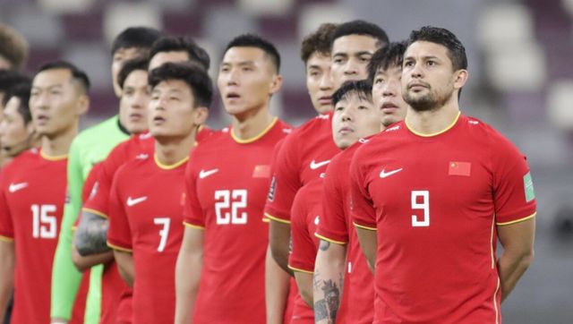 官宣!越南队补招2后卫,射手归队轰2球,3-2赢U22,国足困难重重