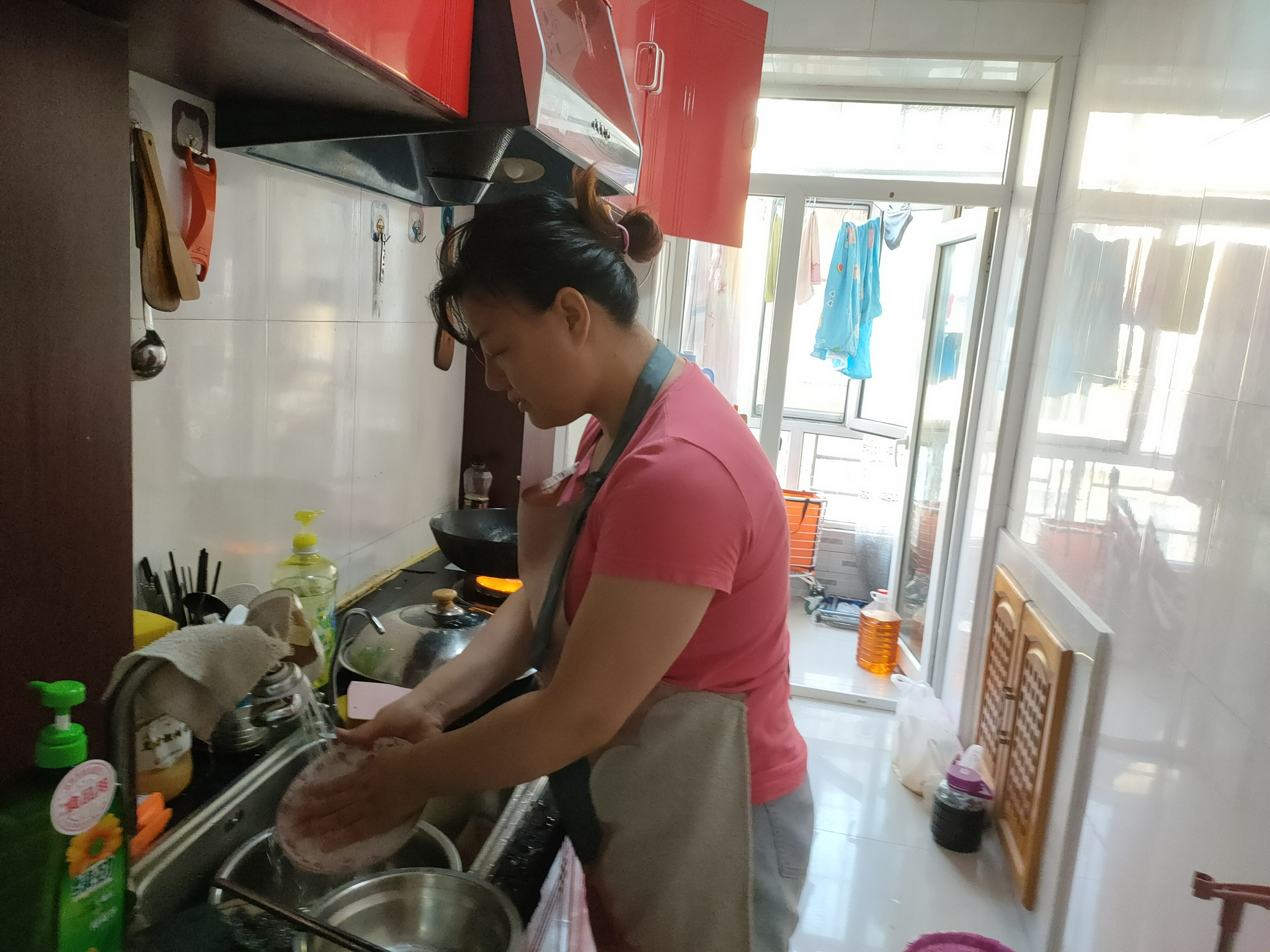 女童反复低烧确诊重病,单亲妈妈欲哭无泪,4个姐姐暖心