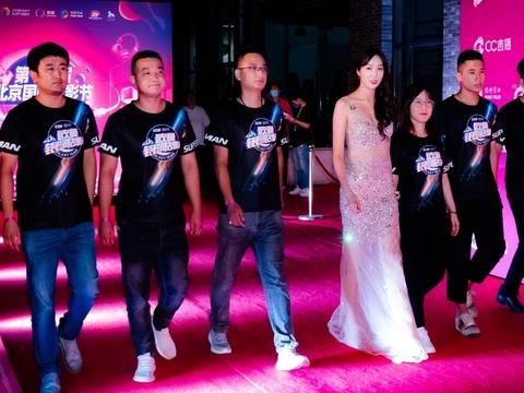 游戏靠装备 物流靠设备“欧曼银河战队”北影节秀出卡友风采