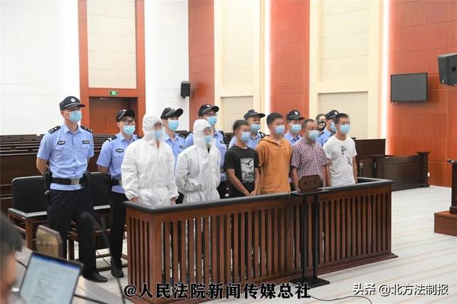 盗猎团伙误把小偷当猎物,枪响之后……休闲区蓝鸢梦想 - Www.slyday.coM 盗猎团伙误把小偷当猎物,枪响之后……休闲区蓝鸢梦想 - Www.slyday.coM