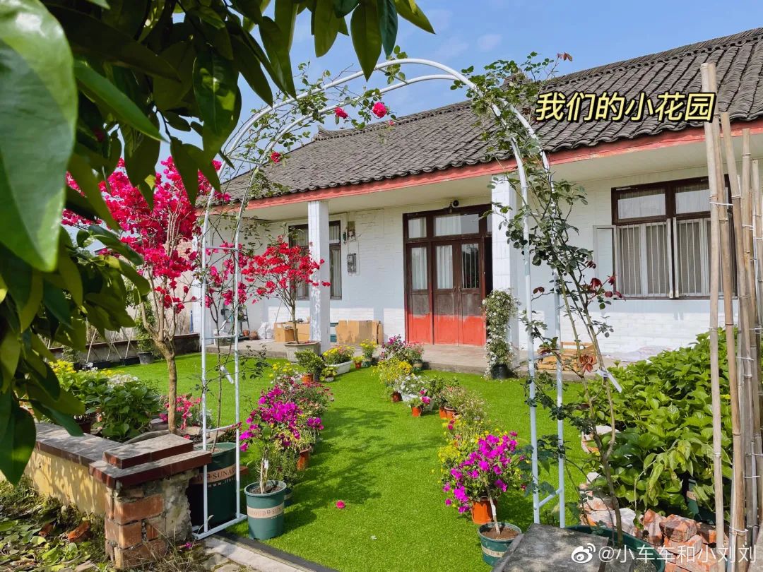 29岁成都女孩“组团养老”!辞职后和闺蜜在乡下爆改350㎡大房子,种菜养花、追赶日落,她们提前过上了想要的生活休闲区蓝鸢梦想 - Www.slyday.coM 29岁成都女孩“组团养老”!辞职后和闺蜜在乡下爆改350㎡大房子,种菜养花、追赶日落,她们提前过上了想要的生活休闲区蓝鸢梦想 - Www.slyday.coM