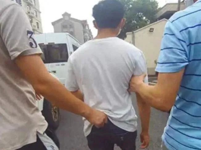 因外卖超时被扣3元,骑手竟上门贴纸条、打电话恐吓孕妇!上海警方:已行拘休闲区蓝鸢梦想 - Www.slyday.coM 因外卖超时被扣3元,骑手竟上门贴纸条、打电话恐吓孕妇!上海警方:已行拘休闲区蓝鸢梦想 - Www.slyday.coM