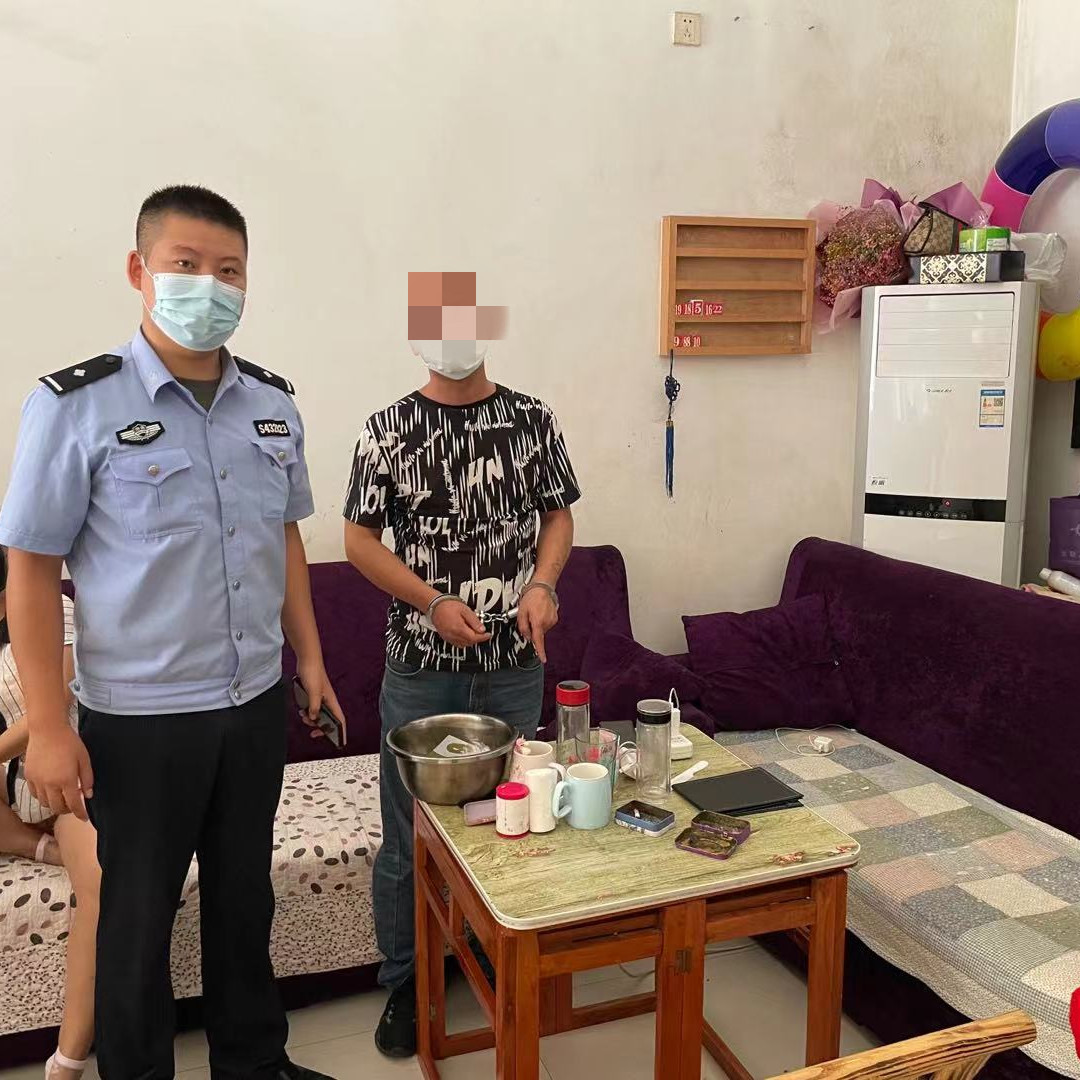 常德一男子耍酒疯吃霸王餐还报警称被威胁,民警:今天不谈霸王餐,说说你盗窃的事休闲区蓝鸢梦想 - Www.slyday.coM 常德一男子耍酒疯吃霸王餐还报警称被威胁,民警:今天不谈霸王餐,说说你盗窃的事休闲区蓝鸢梦想 - Www.slyday.coM