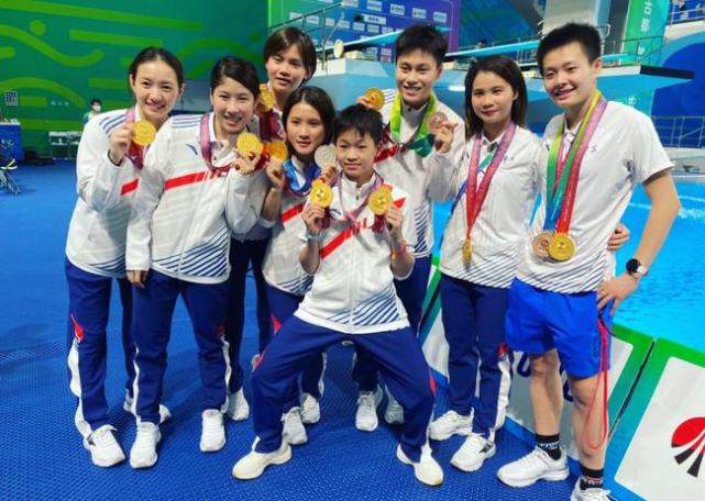 全红婵回家后胖了！获领导接见，面容憔悴＋不苟言笑，看着很疲惫