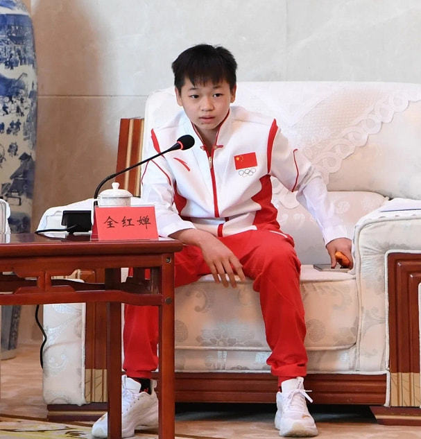 全红婵回家后胖了！获领导接见，面容憔悴＋不苟言笑，看着很疲惫