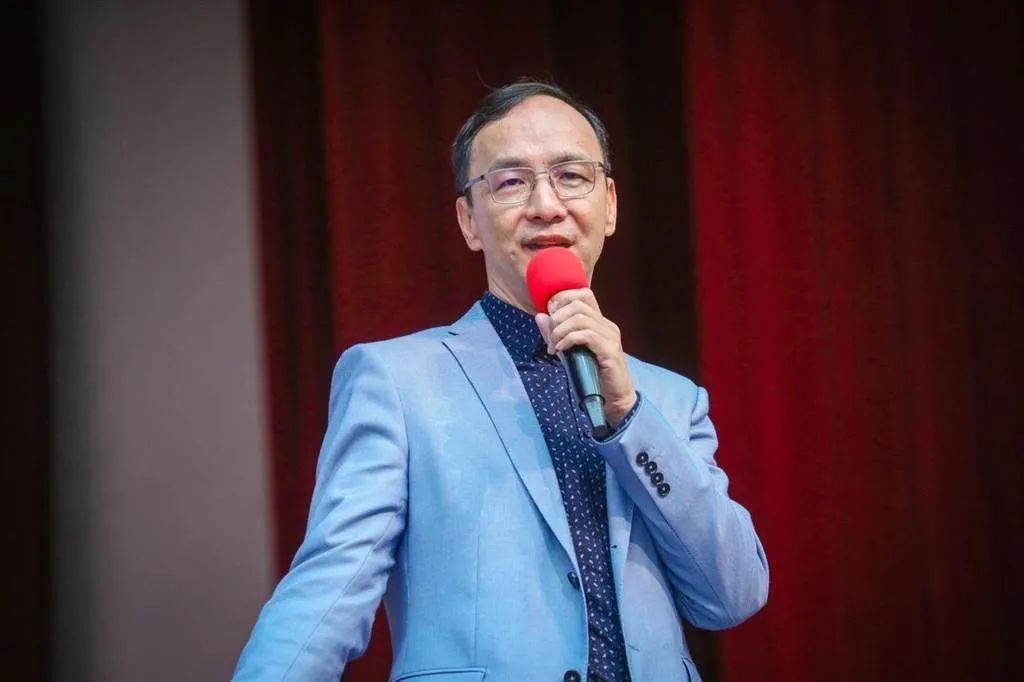 刚刚,朱立伦宣布当选中国国民党主席休闲区蓝鸢梦想 - Www.slyday.coM 刚刚,朱立伦宣布当选中国国民党主席休闲区蓝鸢梦想 - Www.slyday.coM